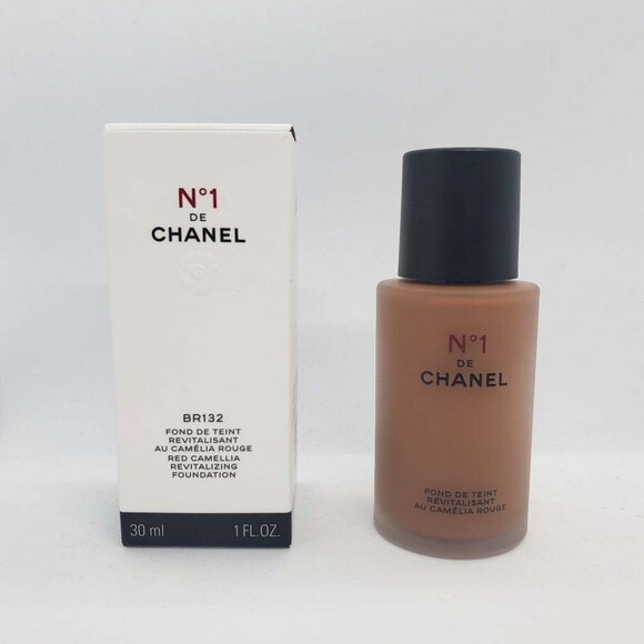 Chanel No.1 de CHANEL Red Camelia Revitalizing Foundation BR132 1oz 30ml - Picture 1 of 4